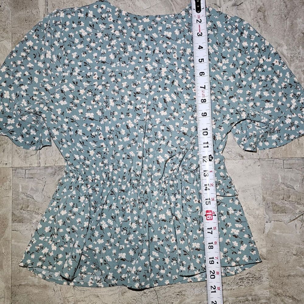 Monteau Los Angeles Womens Green Floral Flutter Short Sleeve Wrap Tunic Shirt SM - Picture 4 of 7